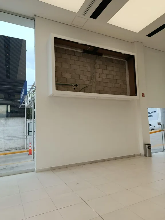 Adecuación de muro y nicho para equipamiento interior.
