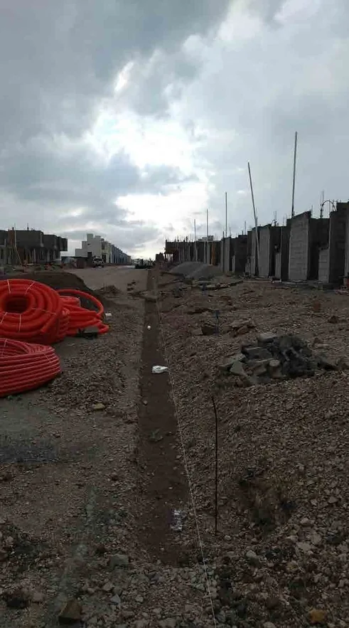 Preparación de canalizaciones para infraestructura eléctrica.