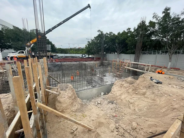 Excavación y preparación de elementos de cimentación.