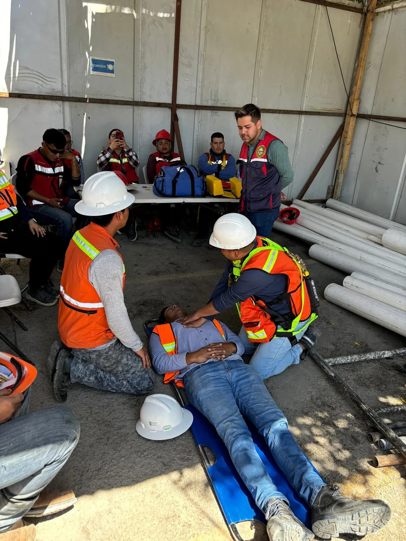 Capacitación práctica en atención de emergencias.